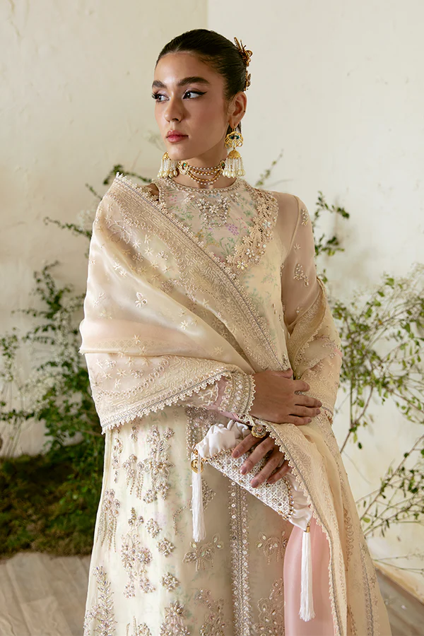Suffuse Off White Forma 07467