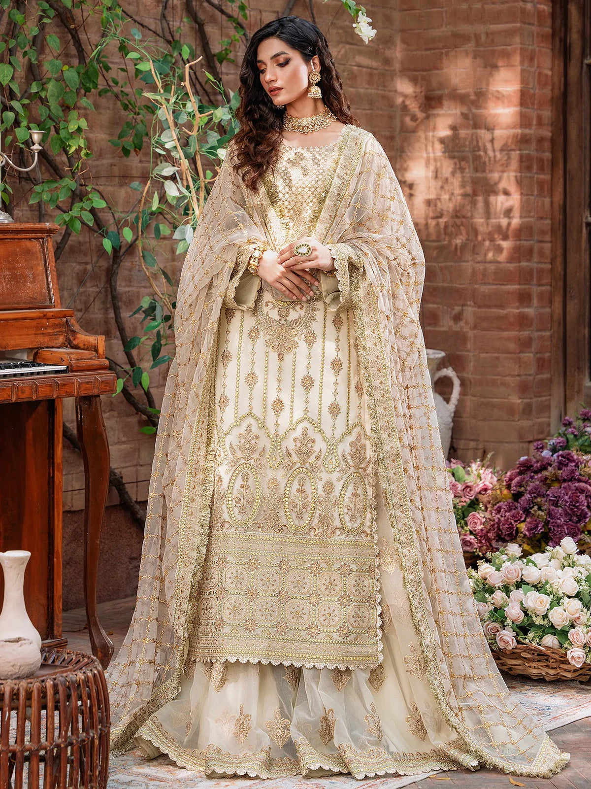 Akbar Aslam White Formal Collection ChiffonLF0251